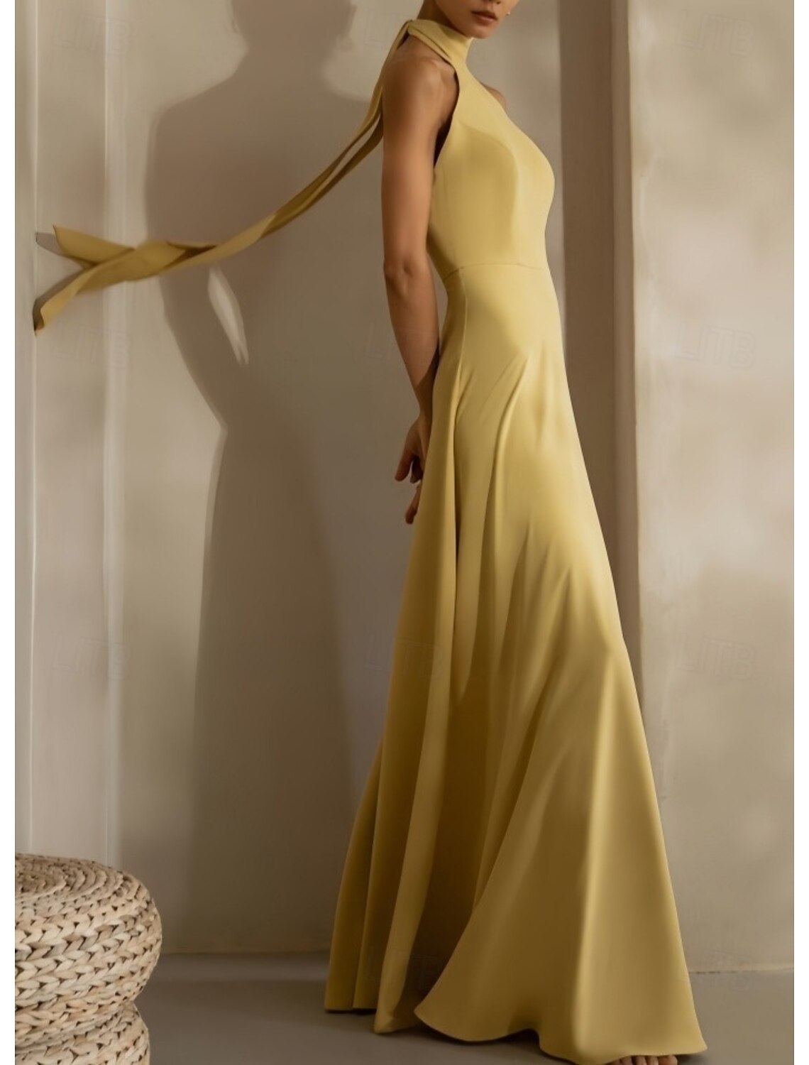 A-Line Evening Gown Elegant Dress Formal Evening Party Floor Length Sleeveless Halter Neck Italy Satin Backless with Strappy