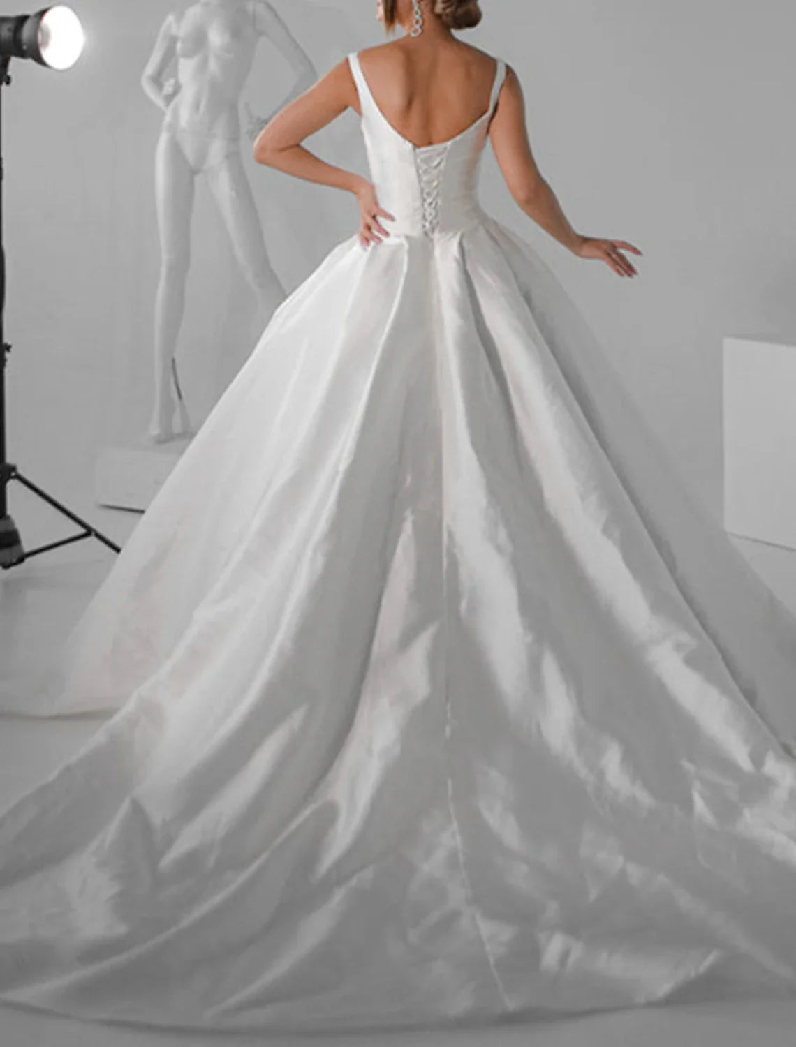 DingJiDress Royal Style Formal Wedding Dresses Ball Gown Square Neck Sleeveless Chapel Train Satin Bridal Gowns
