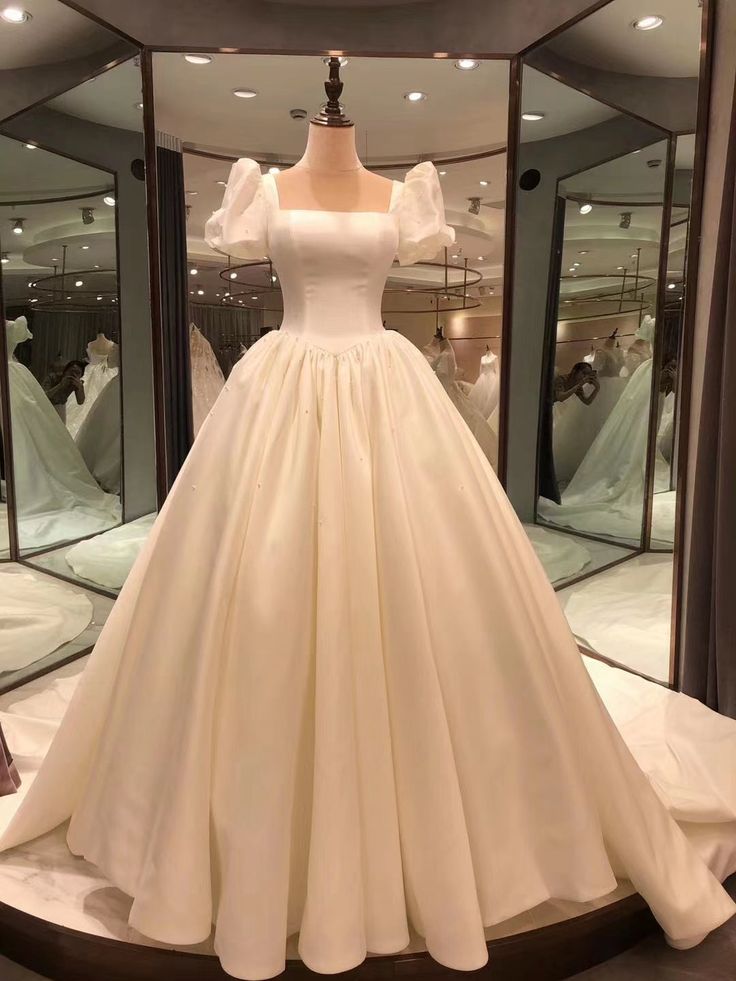 Neckline Bubble Sleeves Satin Wedding Dresses Vintage Bridal Gown
