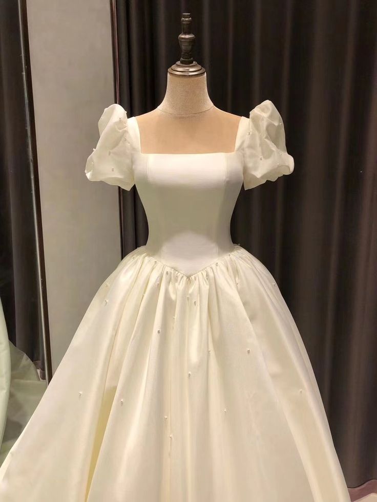 Neckline Bubble Sleeves Satin Wedding Dresses Vintage Bridal Gown