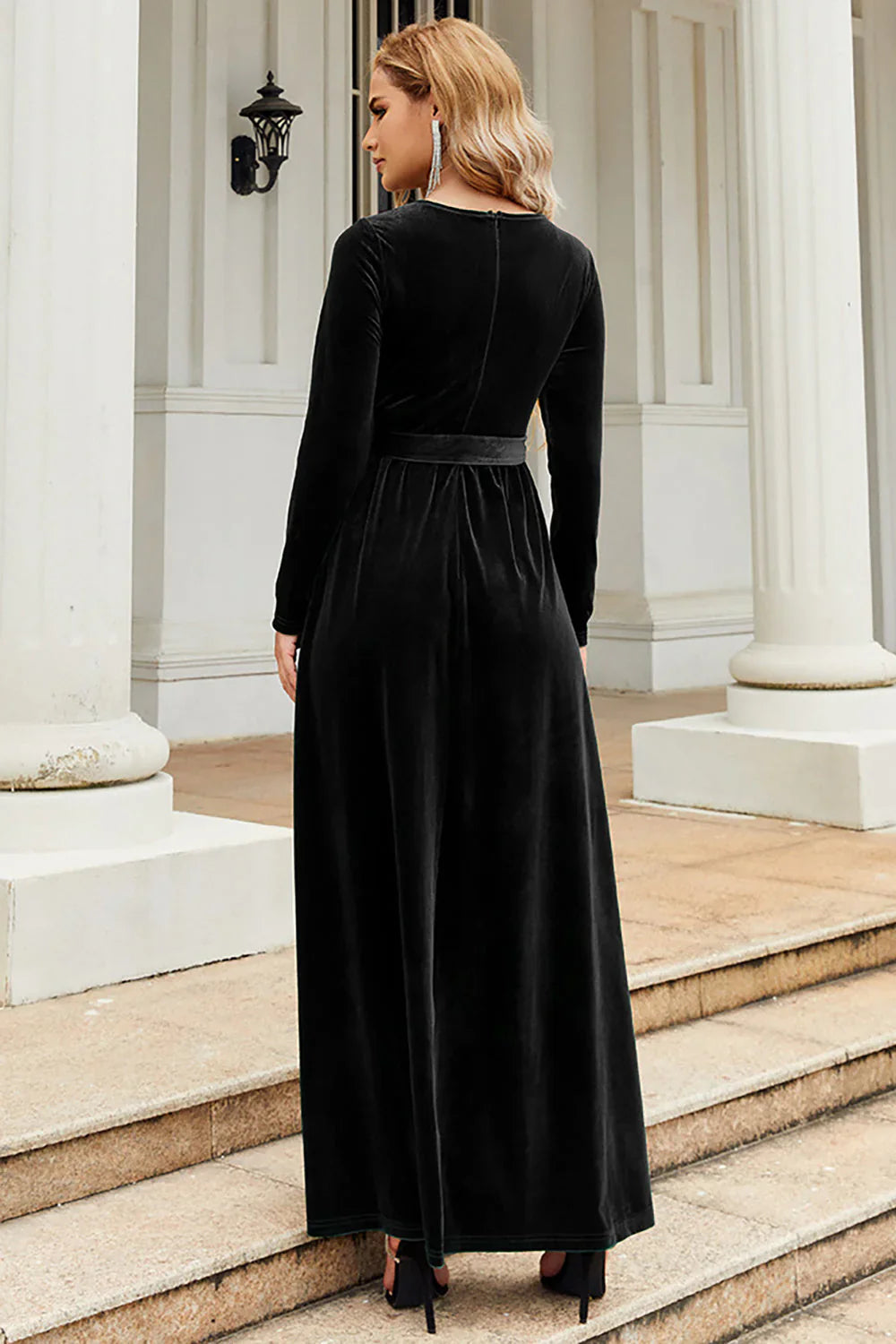 DingJiDress Elegant Black A Line Bridesmaid Dresses Jewel Neck Velvet Floor Length Party Dress