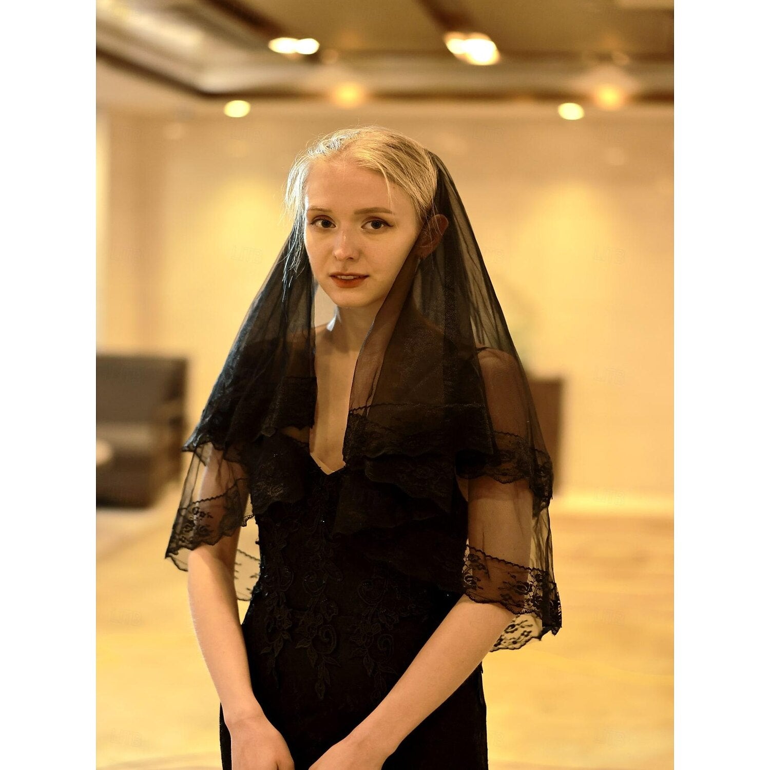 DingJiDress Two-tier Antique / Lace Edge Wedding Veil Elbow with Embroidery / Splicing 21.65 in (55cm) POLY / 100% Polyester