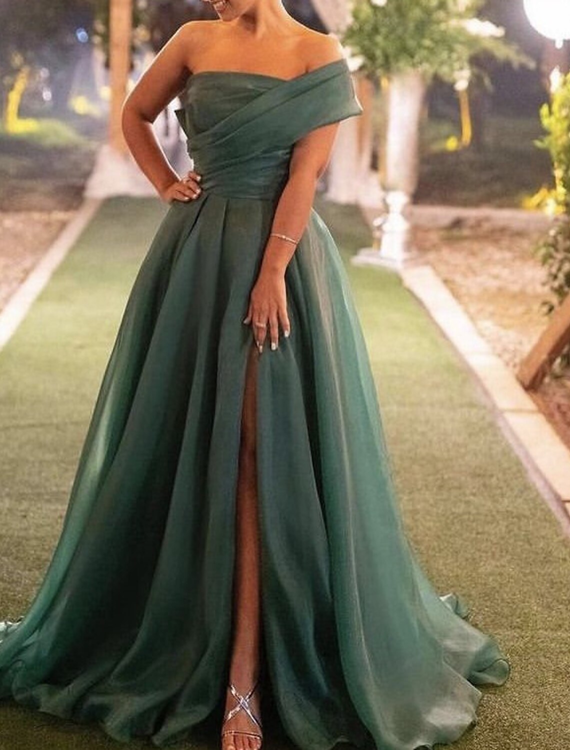 A-Line Evening Gown Emerald Green Dress Wedding Guest Prom Sweep Brush Train Short Sleeve One Shoulder Organza with Ruched Slit