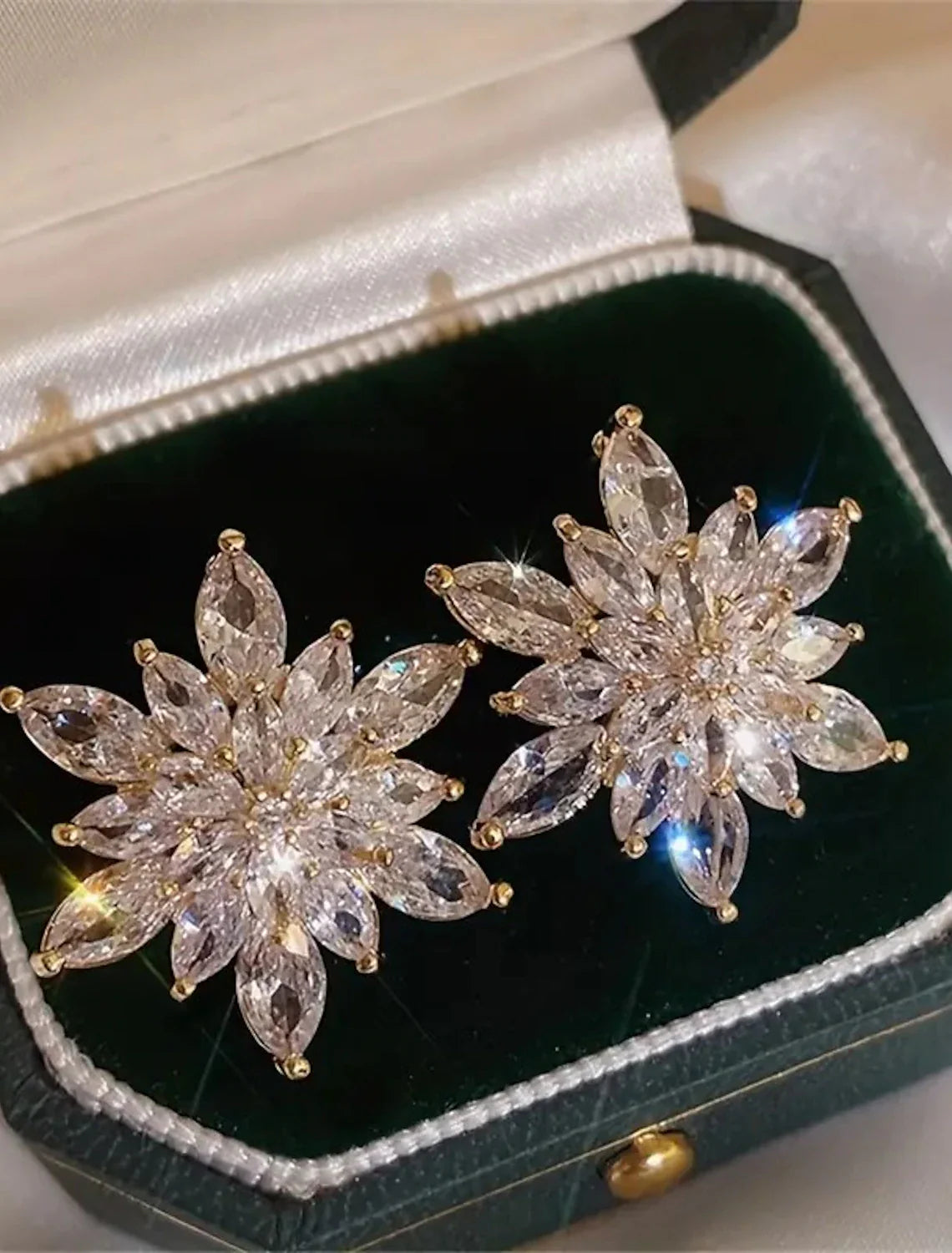 DingJiDress Women's Earrings Fine Jewelry Classic Flower Stylish Simple Earrings Jewelry Golden For Wedding Party 1 Pair