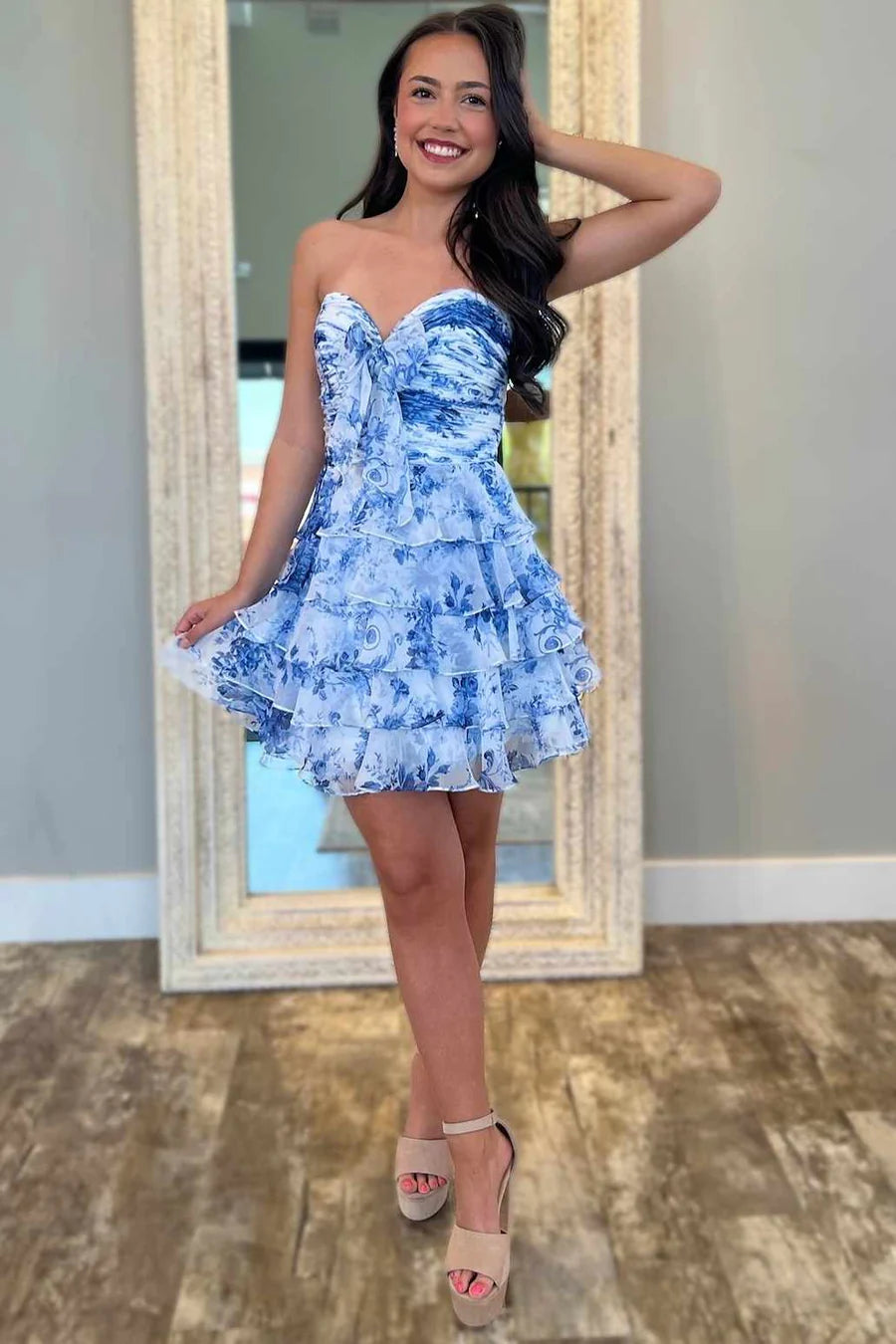 Stunning A-Line Strapless Printing Layered Chiffon Short Homecoming Dress