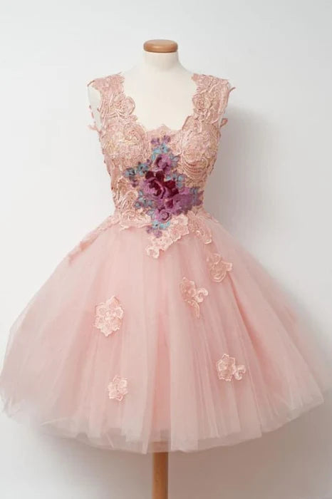V-Neck Pink Cocktail Tulle Homecoming Dress with Appliques Short Prom Dresses
