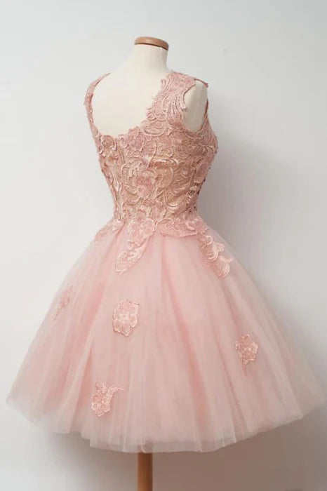 V-Neck Pink Cocktail Tulle Homecoming Dress with Appliques Short Prom Dresses