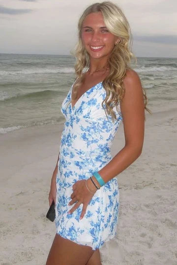 Stunning Spaghetti Straps V-Neck Print Tight Sleeveless Homecoming Dress ﻿