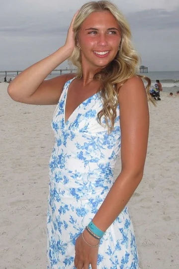 Stunning Spaghetti Straps V-Neck Print Tight Sleeveless Homecoming Dress ﻿