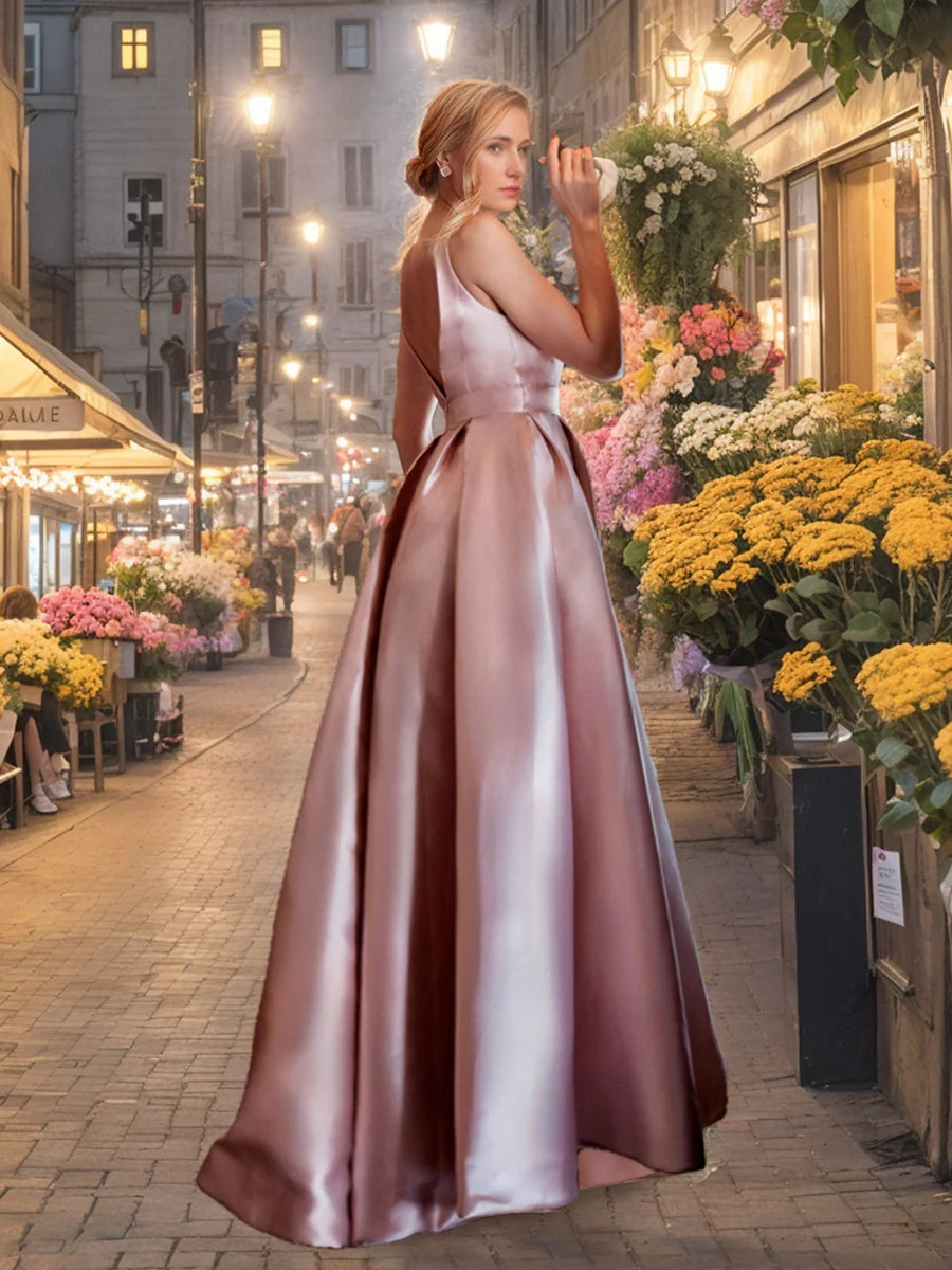 Fashionable long V-neck slit sleeveless pleated evening gown