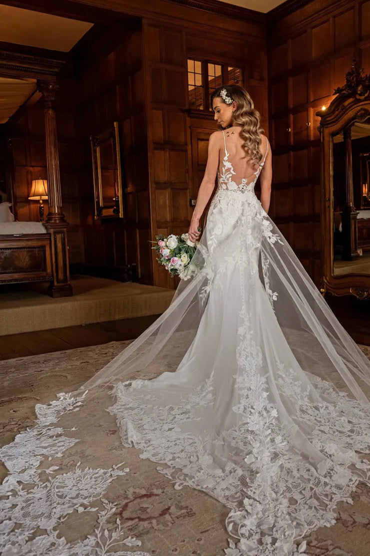 Romantic Mermaid V Neck Lace Wedding Dresses