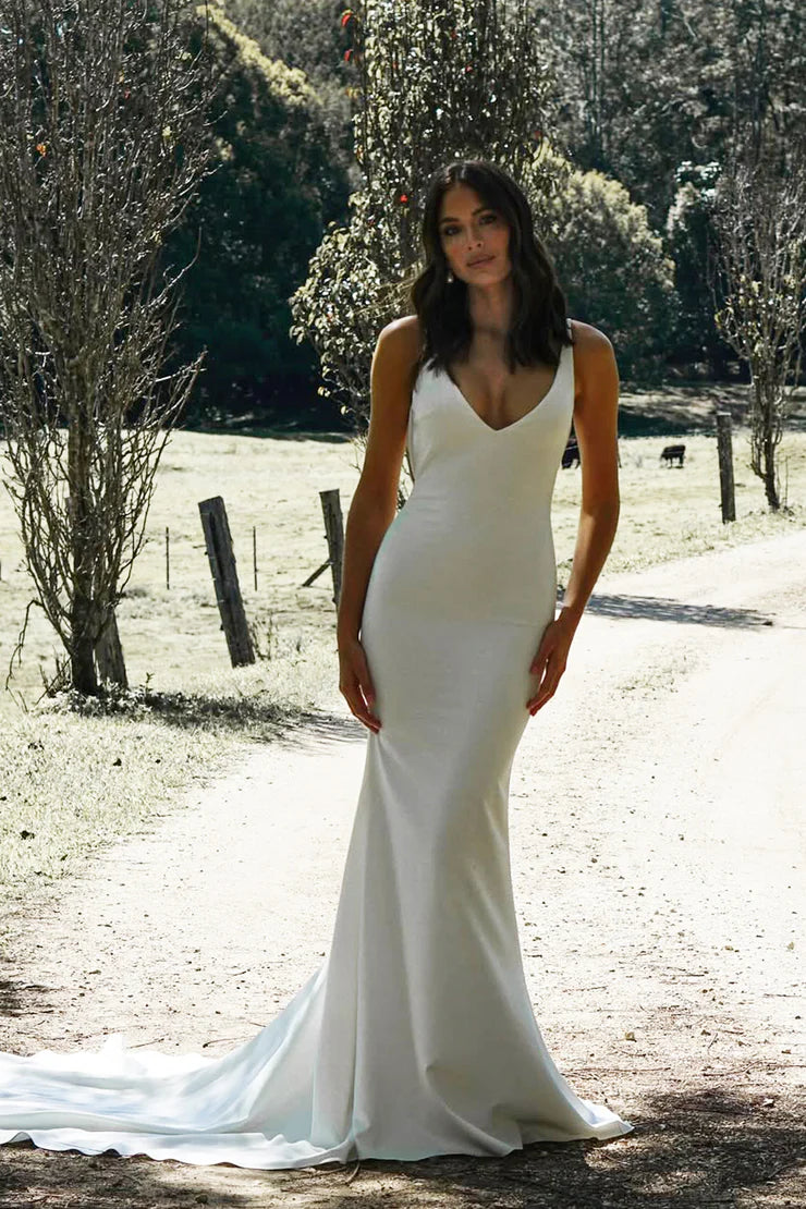 Romantic Mermaid V Neck Elastic Satin Wedding Dresses