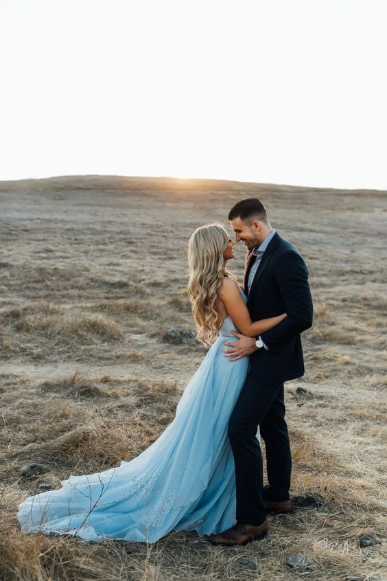 Sky blue chiffon split style beach wedding dress paired with palace ball dress