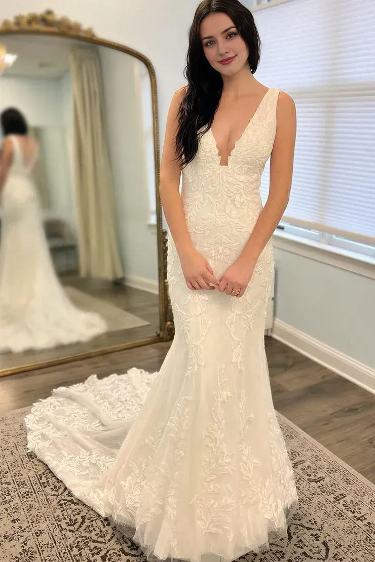 Charming Mermaid V Neck Lace Long Wedding Dresses