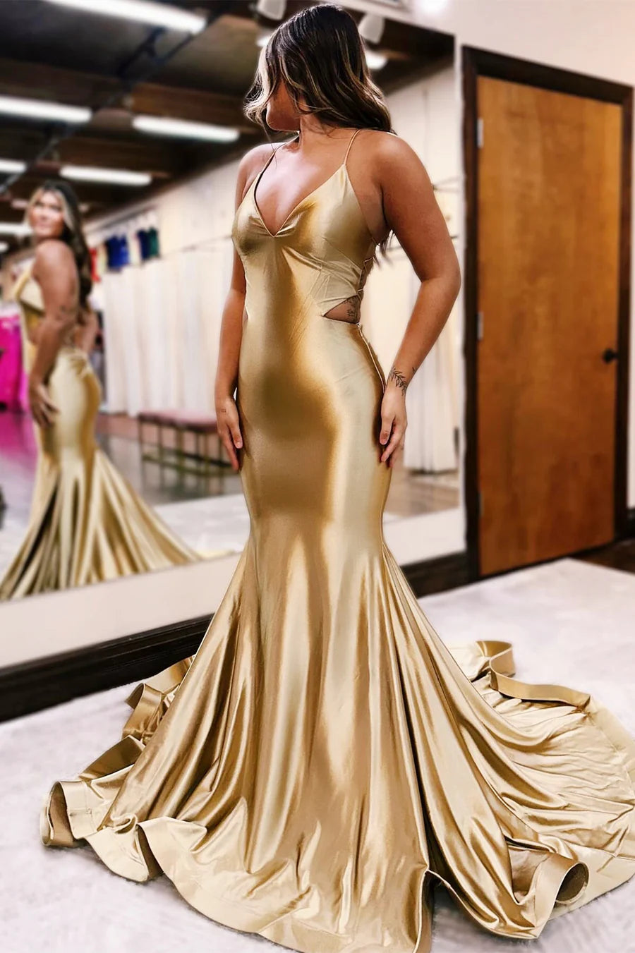 Fashionable Gold Mermaid V-Neck Sleeveless Lace-Up Floor-Length Long Prom Dresses
