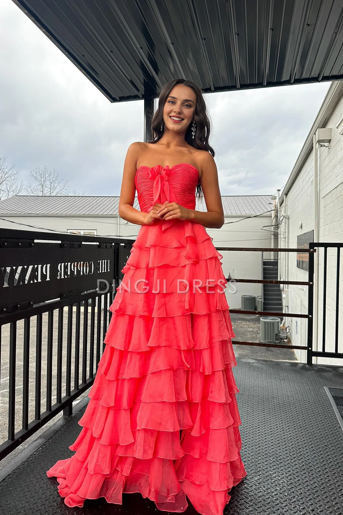 DingJiDress Cute A-Line Sweetheart Strapless Tiered Chiffon Side Fork Elegant Prom Dress
