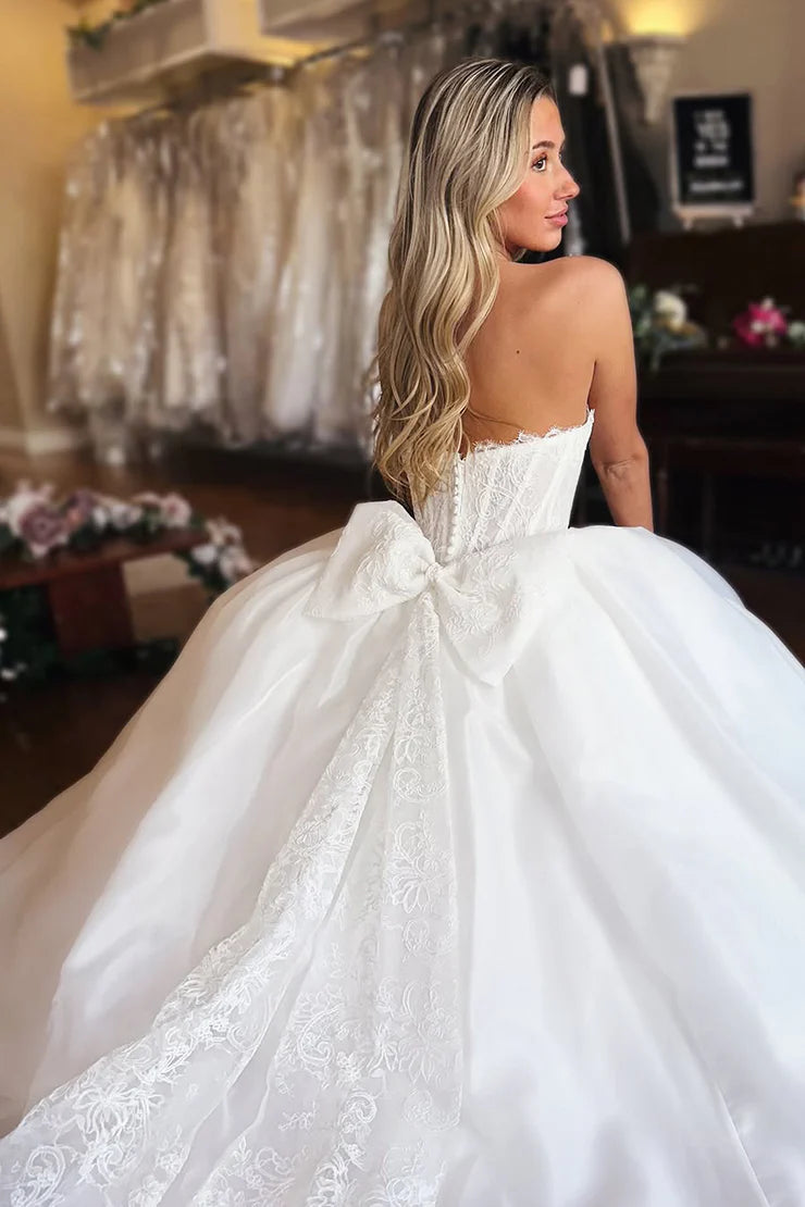 Fashion A Line Scoop Neck Organza Satin Long Wedding Dress with Appliques