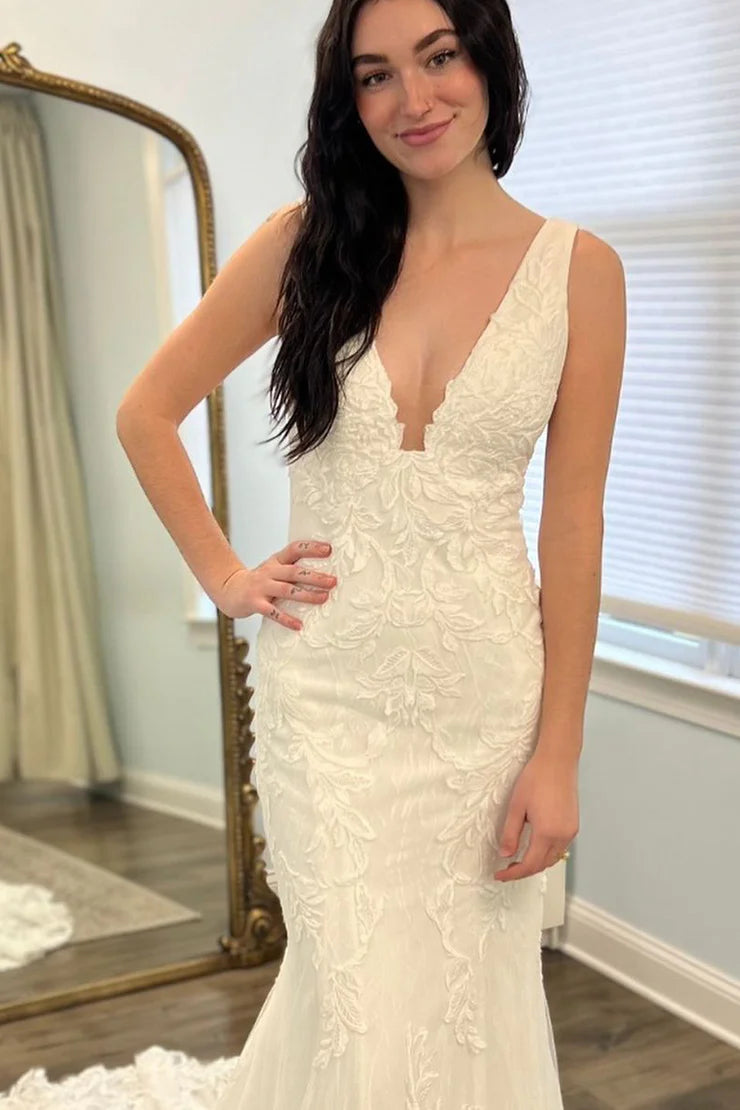 Charming Mermaid V Neck Lace Long Wedding Dresses