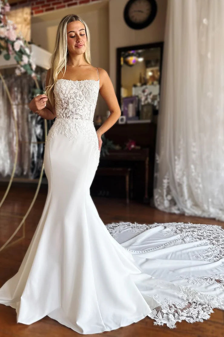 Charming Mermaid Scoop Neck Satin Long Wedding Dresses with Appliques
