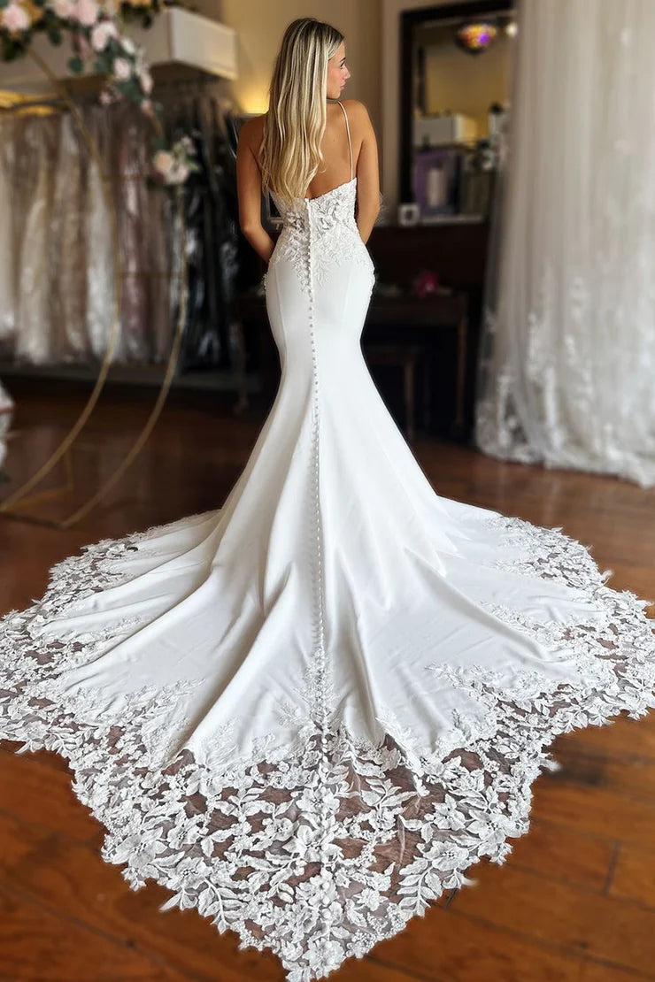 Charming Mermaid Scoop Neck Satin Long Wedding Dresses with Appliques