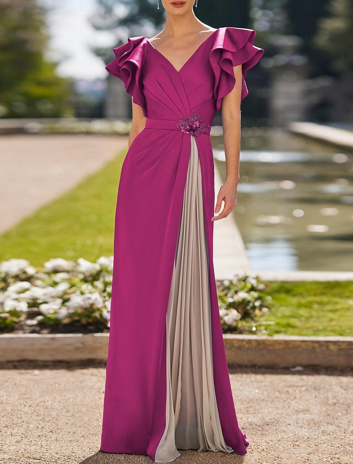 Sheath Evening Gown Elegant Dress Formal Wedding Guest Floor Length Short Sleeve V Neck Stretch Crepe with Pleats Crystals