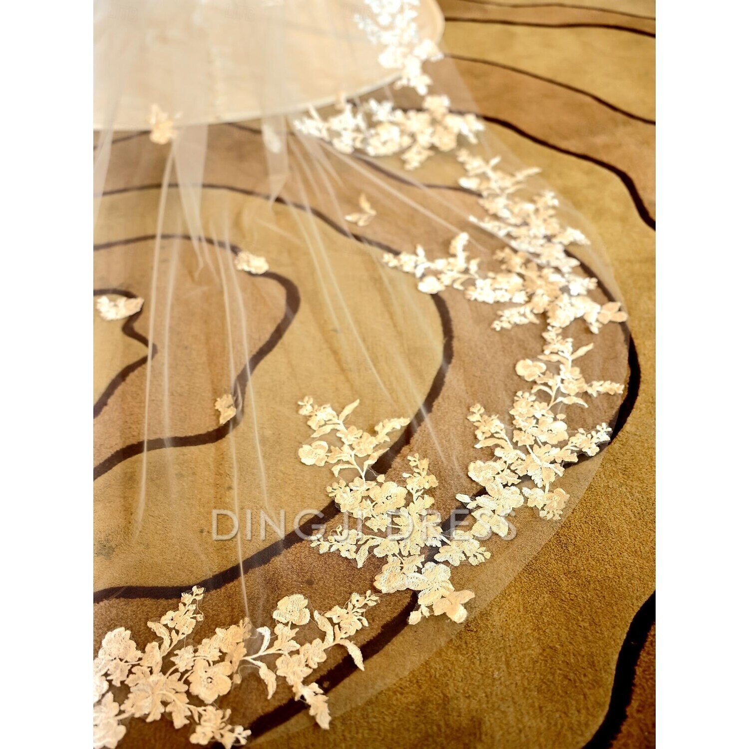 DingJi One-tier Stylish Wedding Veil Chapel Veils / Cathedral Veils Embroidery 118.11 in (300cm) Exquisite Tulle Hot Sale Veil