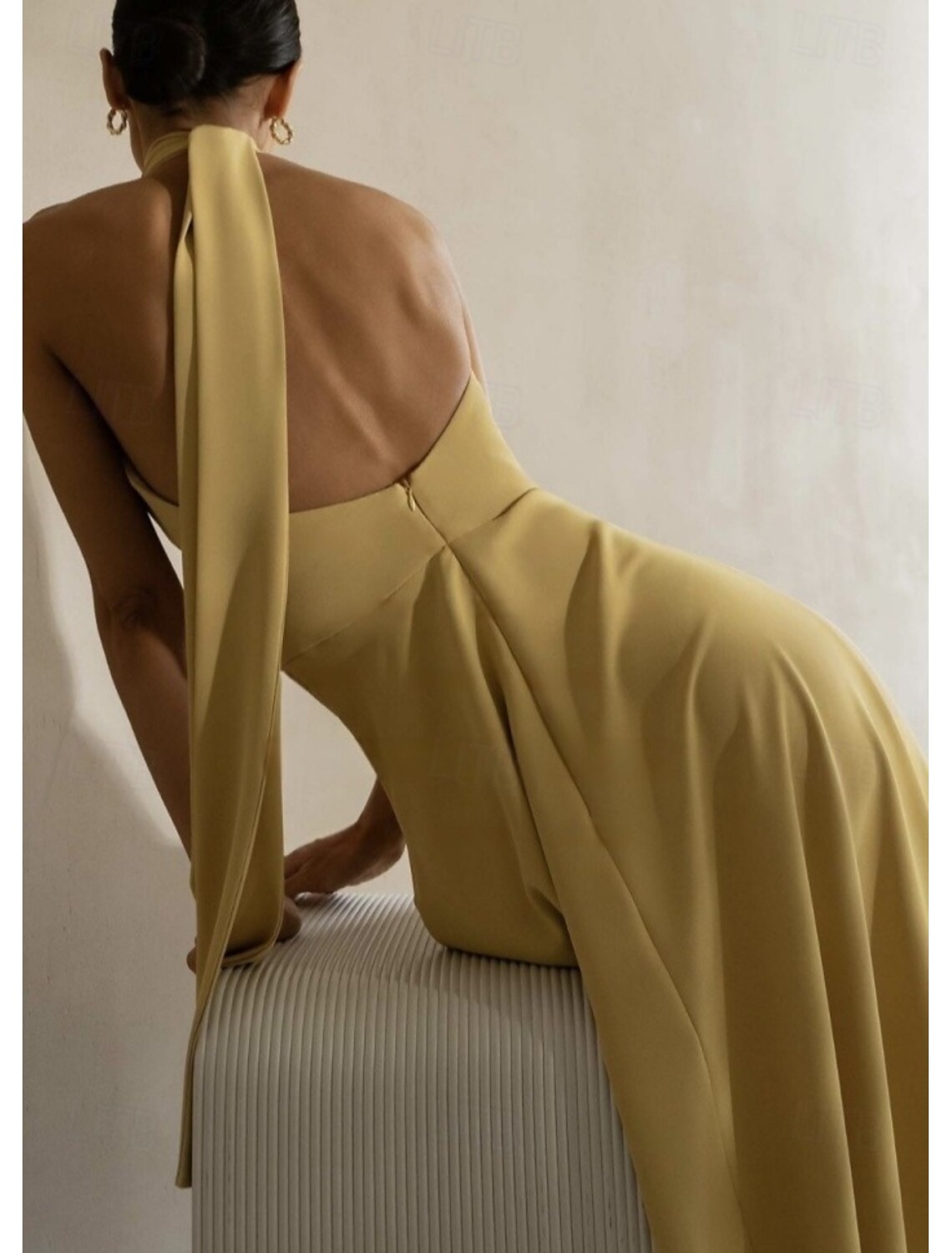 A-Line Evening Gown Elegant Dress Formal Evening Party Floor Length Sleeveless Halter Neck Italy Satin Backless with Strappy