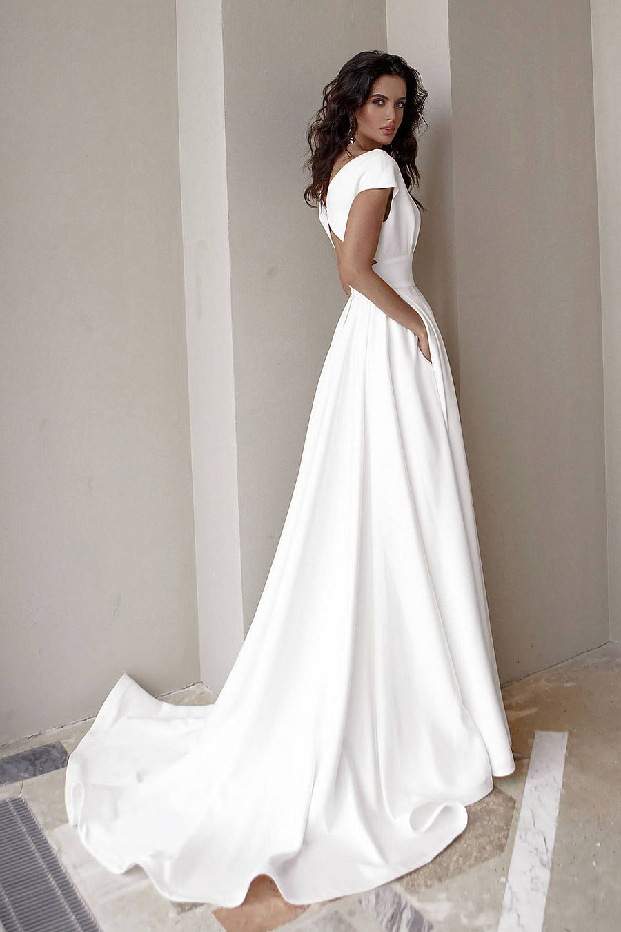 Chest-wrapped ruffled white mid-waist solid color elegant dress evening dress