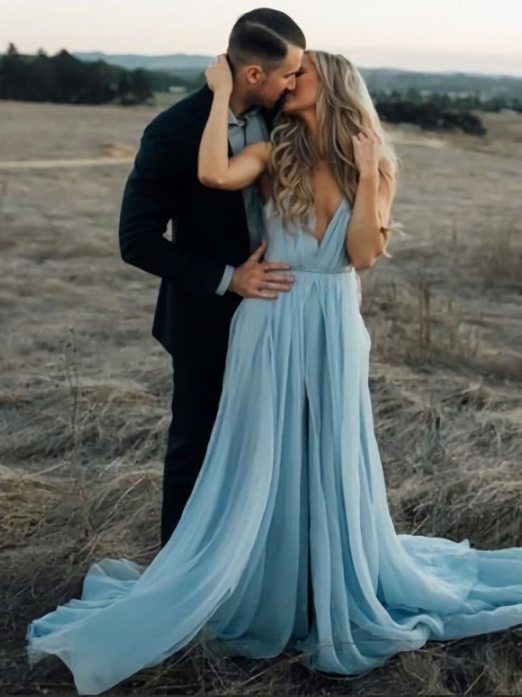 Sky blue chiffon split style beach wedding dress paired with palace ball dress