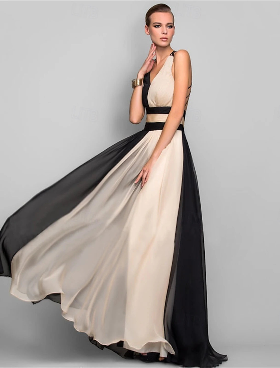 A-Line Quinceanera Dresses Party Dress Wedding Wedding Guest Floor Length Sleeveless V Neck Polyester Backless with Embroidery