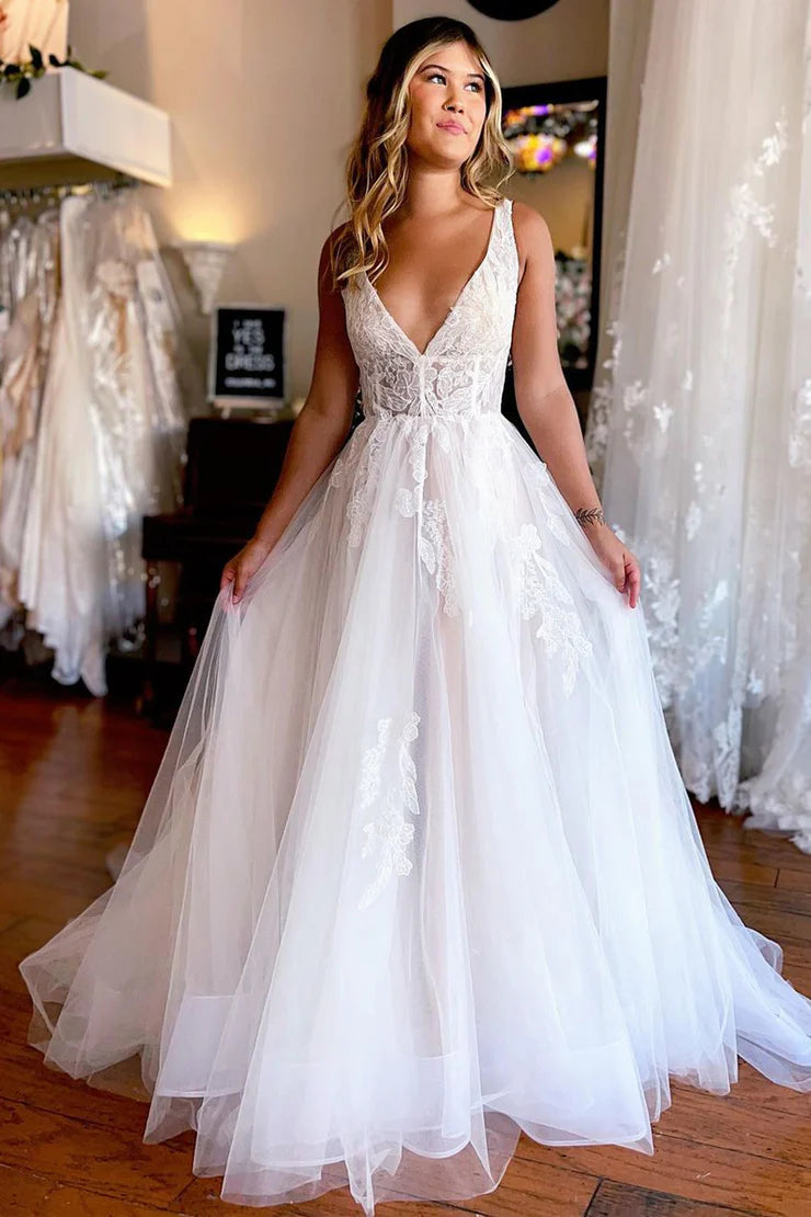 Charming A Line V Neck Tulle Beach Wedding Dresses with Appliques