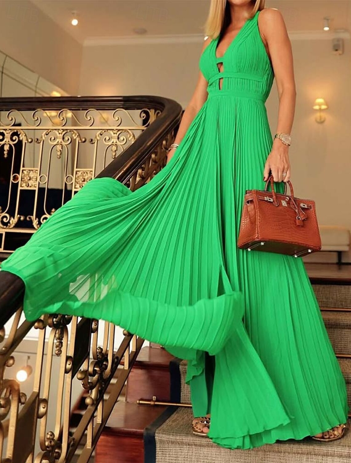 Sheath / Column Evening Gown Elegant Dress Formal Evening Party Floor Length Sleeveless V Neck Stretch Chiffon with Pleats