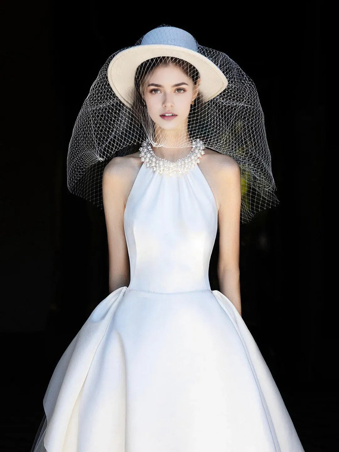 A-Line/Princess Halter Sleeveless Floor-Length Wedding Dresses with Jewel Appliques Flowers