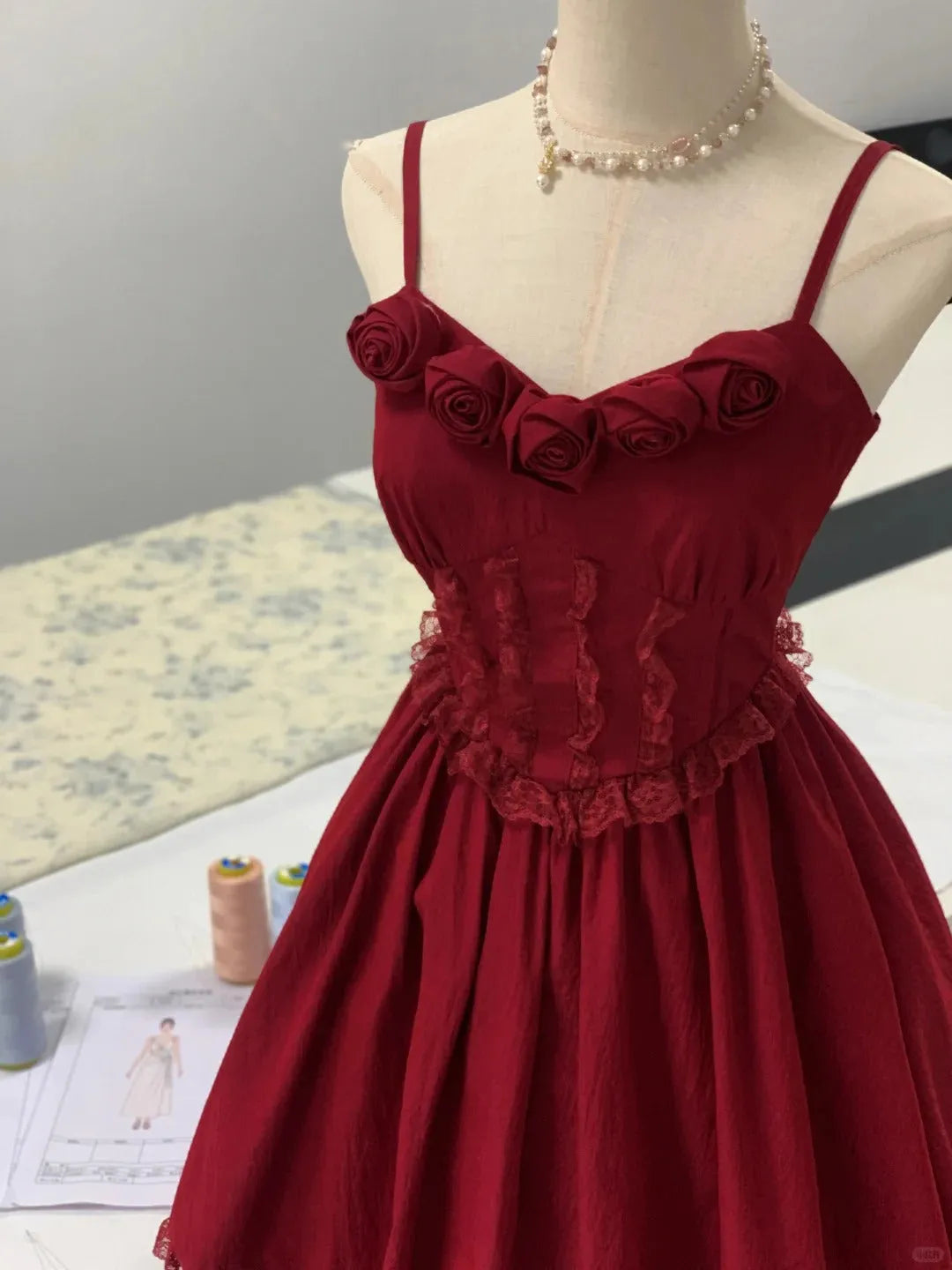 Beautiful red rose strap lace birthday party homecoming dress