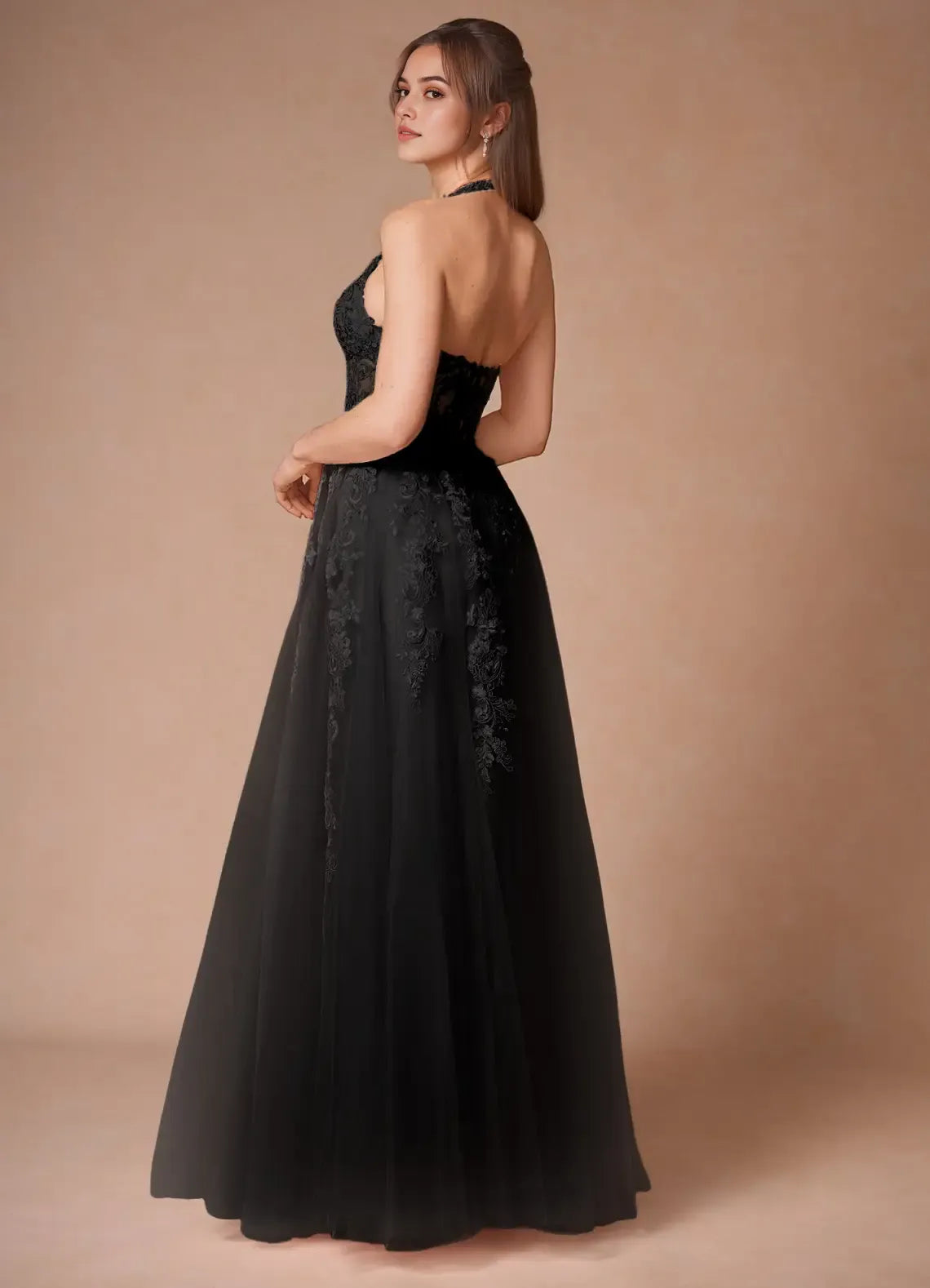 Black Halter Neck Prom Dress with Deep V - Neckline Intricate Lace Appliqués and Flowy Tulle Skirt for Formal Galas