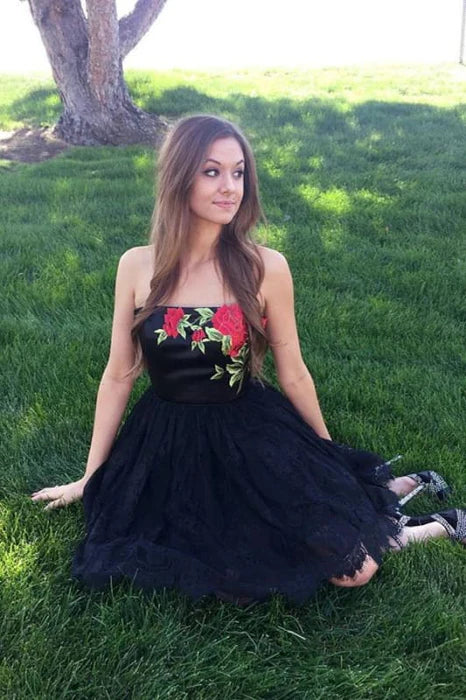 Black Strapless Lace Homecoming with Appliques Short A Line Prom Dress