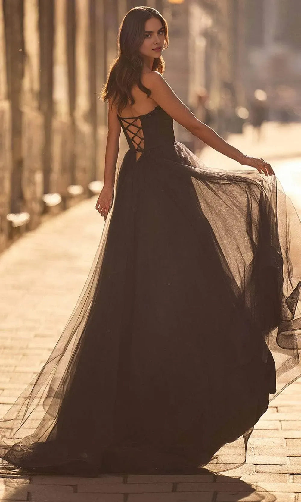 Black Strapless Tulle Prom Dress with High Side Slit  Romantic Sweetheart Neckline for Formal Evening Events