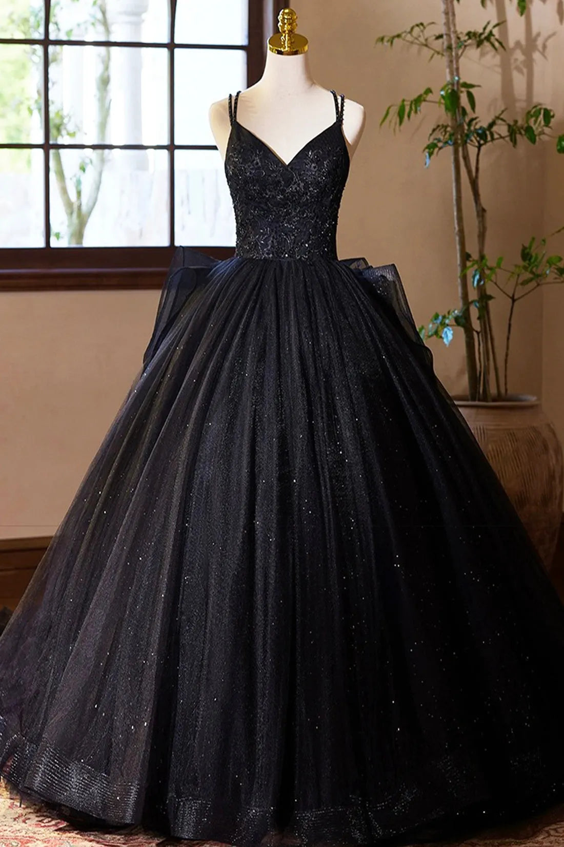 Black V-Neck Tulle Lace Prom Dress Gorgeous A-Line Evening Party Dress