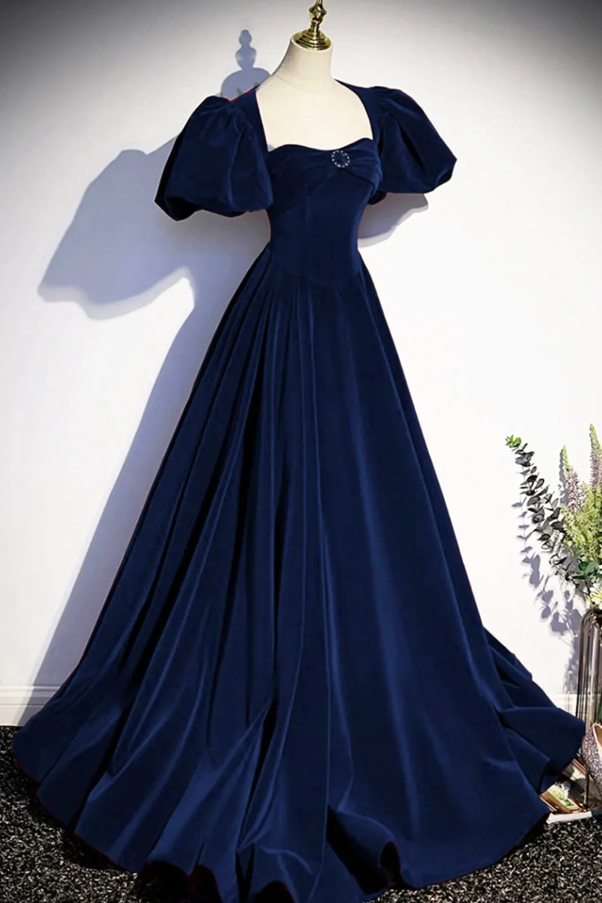 Blue Velvet Floor Length Prom Dress Elegant Short Sleeve Evening Party Dress