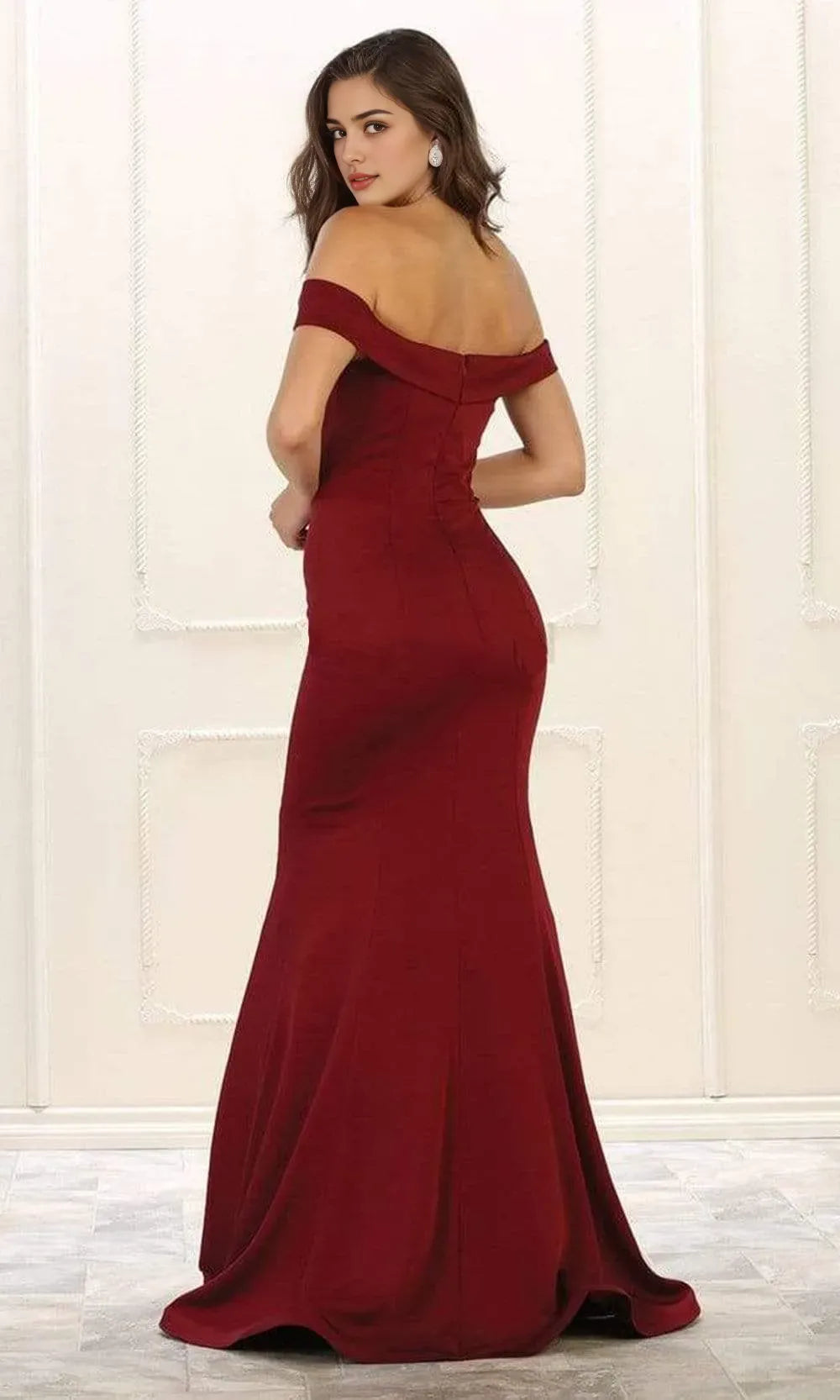 Burgundy Off - Shoulder Mermaid Evening Dress with Body  Conforming Fit for Formal Occasions