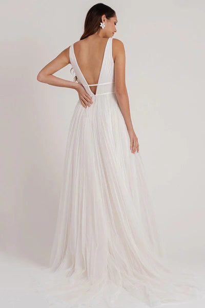 Casual White Wedding Dress A-Line Chic V-Neck Sleeveless Long Pleated Tulle Bridal Gowns