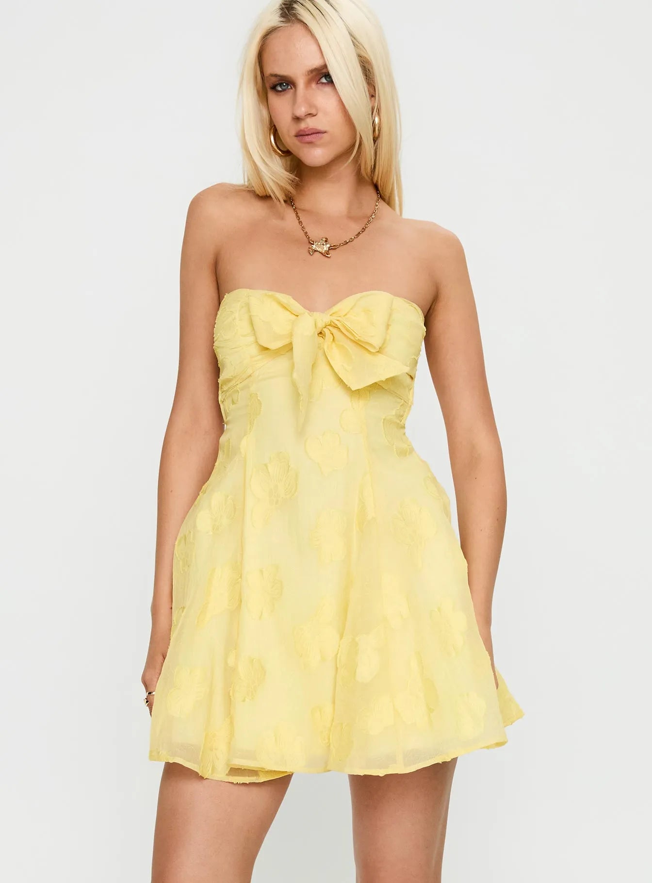Charming Yellow Strapless Homecoming Dress  Bow Front Design Floral Jacquard Fabric  Flared Skirt Perfect for School Dances and Teen Celebrations