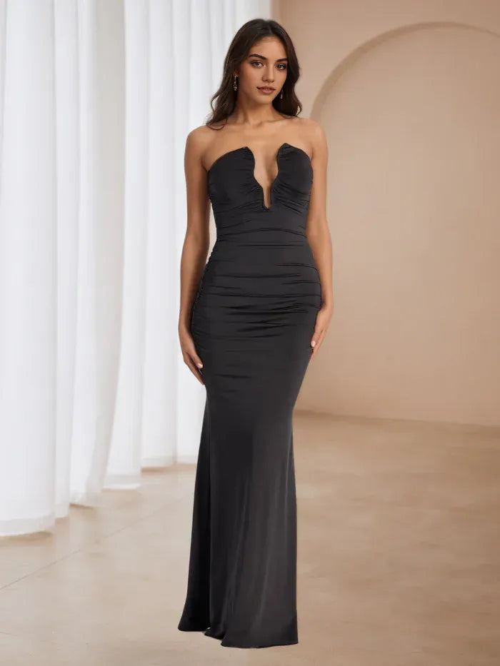 Chic Black Strapless Prom Gown Plunge V Cut Ruched Silhouette for Memorable Events