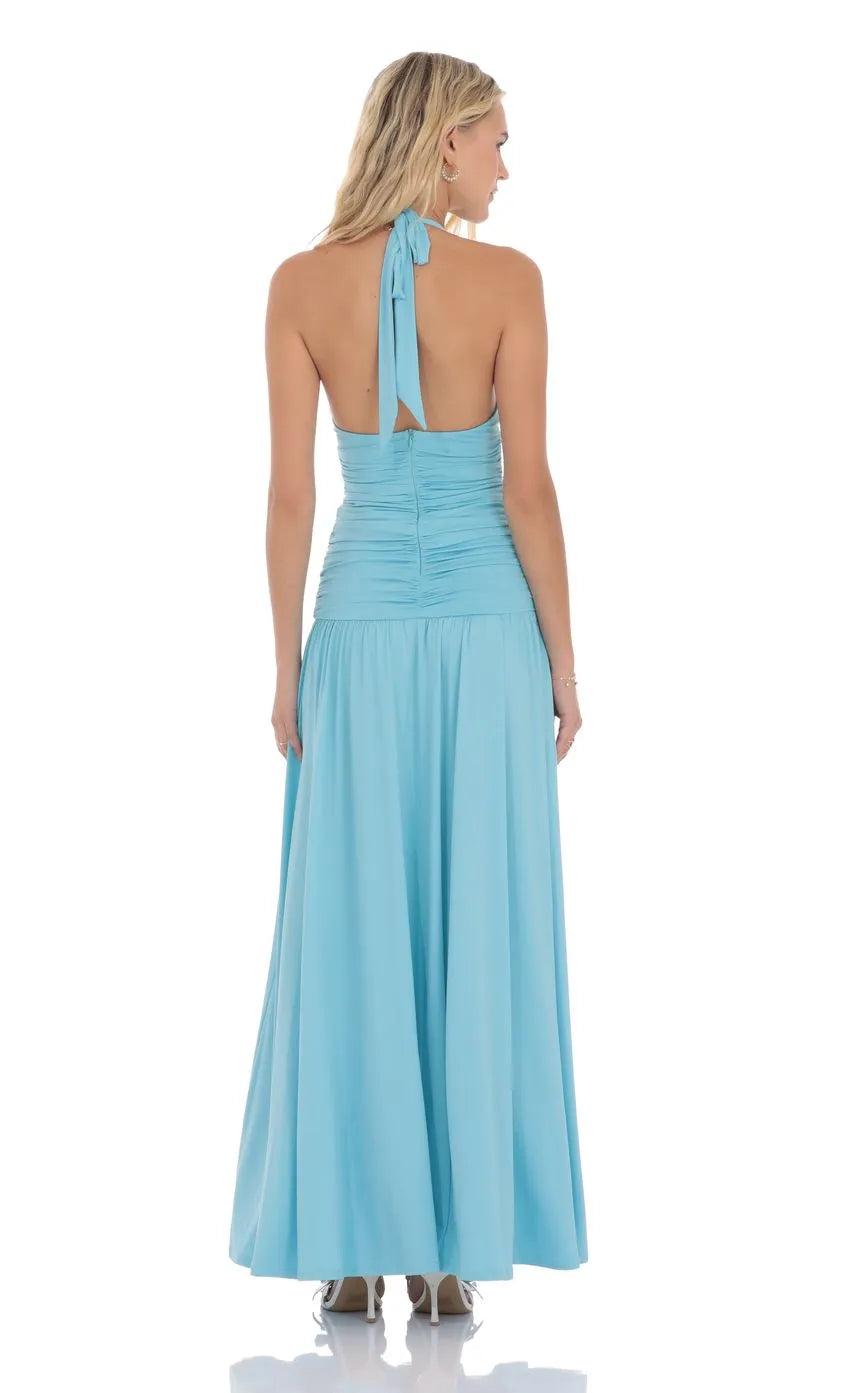 Chic Light Blue Halter Prom Dress with Plunging V - Neck Ruched Bodice and Flowy Skirt  A Must  Have for Stylish Proms