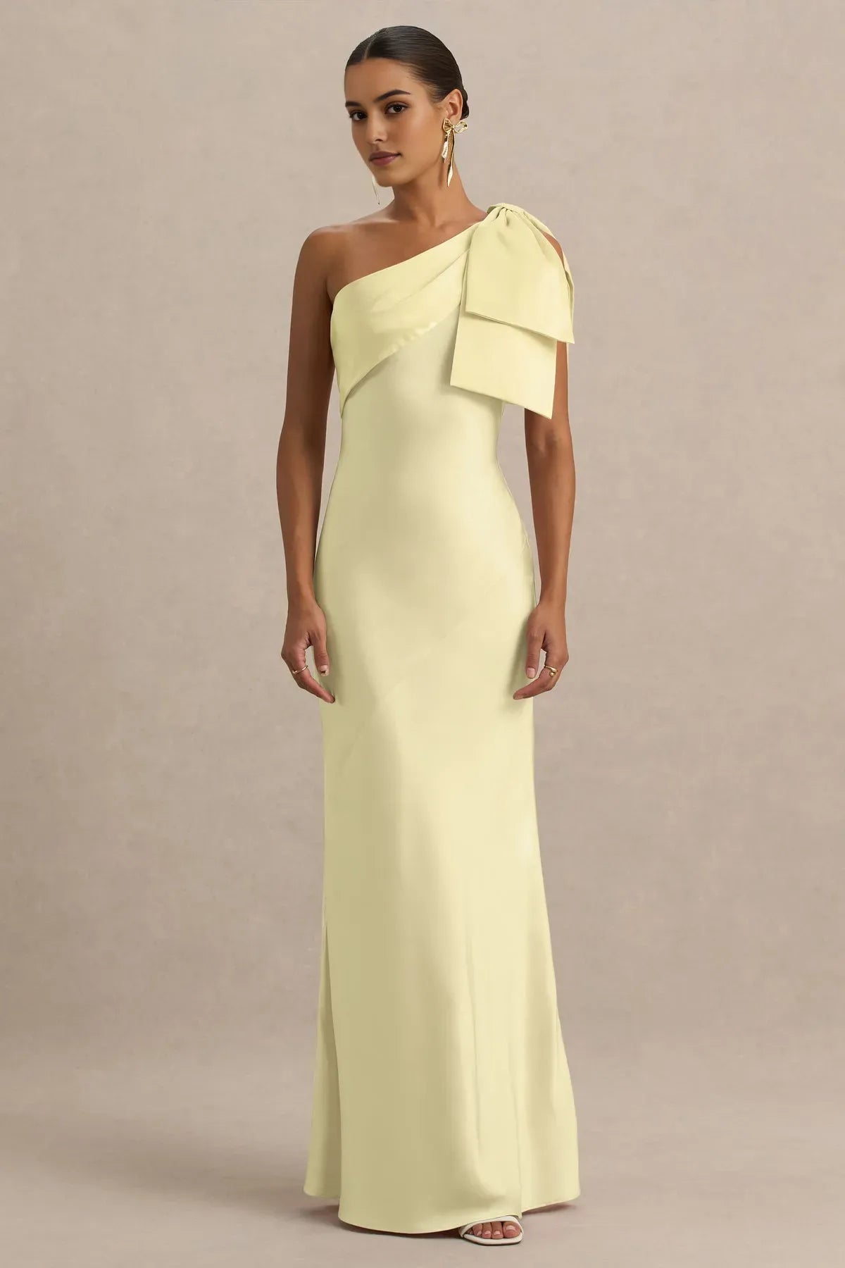Chic One - Shoulder Pale Yellow Prom Dress with Bow Detail and Flowing Maxi Silhouette