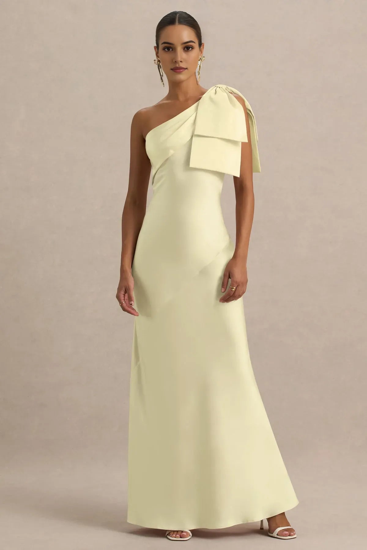 Chic One - Shoulder Pale Yellow Prom Dress with Bow Detail and Flowing Maxi Silhouette