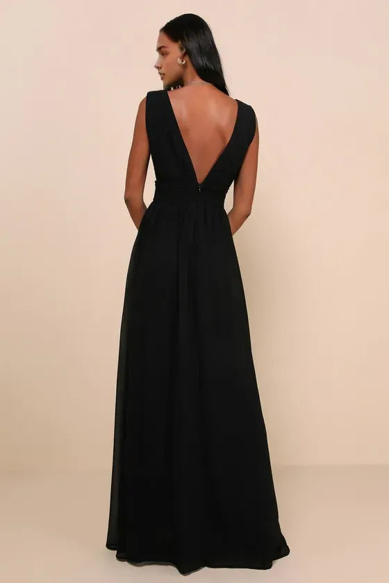Classic Black Chiffon Prom Dress with Deep V - Neck Ruched Bodice and High Side Slit for Formal Events