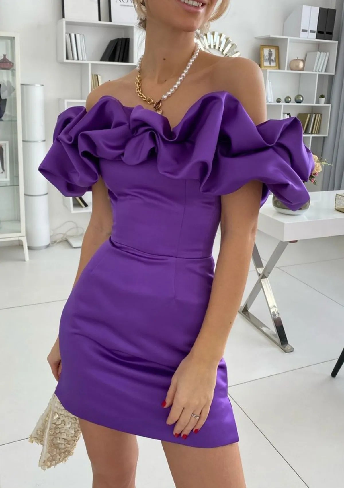 Column Off-the-Shoulder Sleeveless Satin Short/Mini Homecoming Dress With Ruffles ﻿