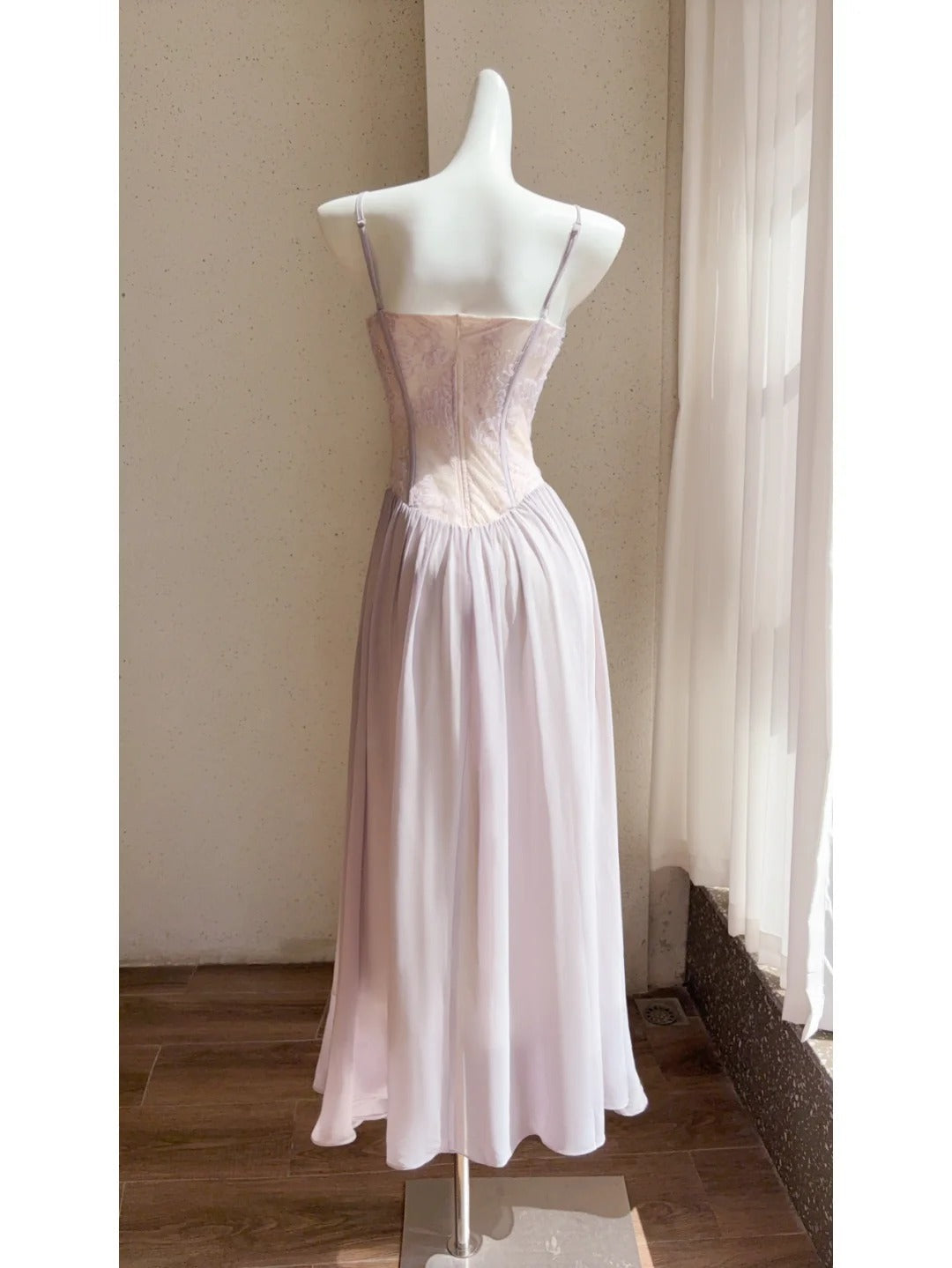 Stunning Light Purple Spaghetti Strap A-Line Chiffon Long Prom Dresses Formal Evening Gowns with Lace Appliques