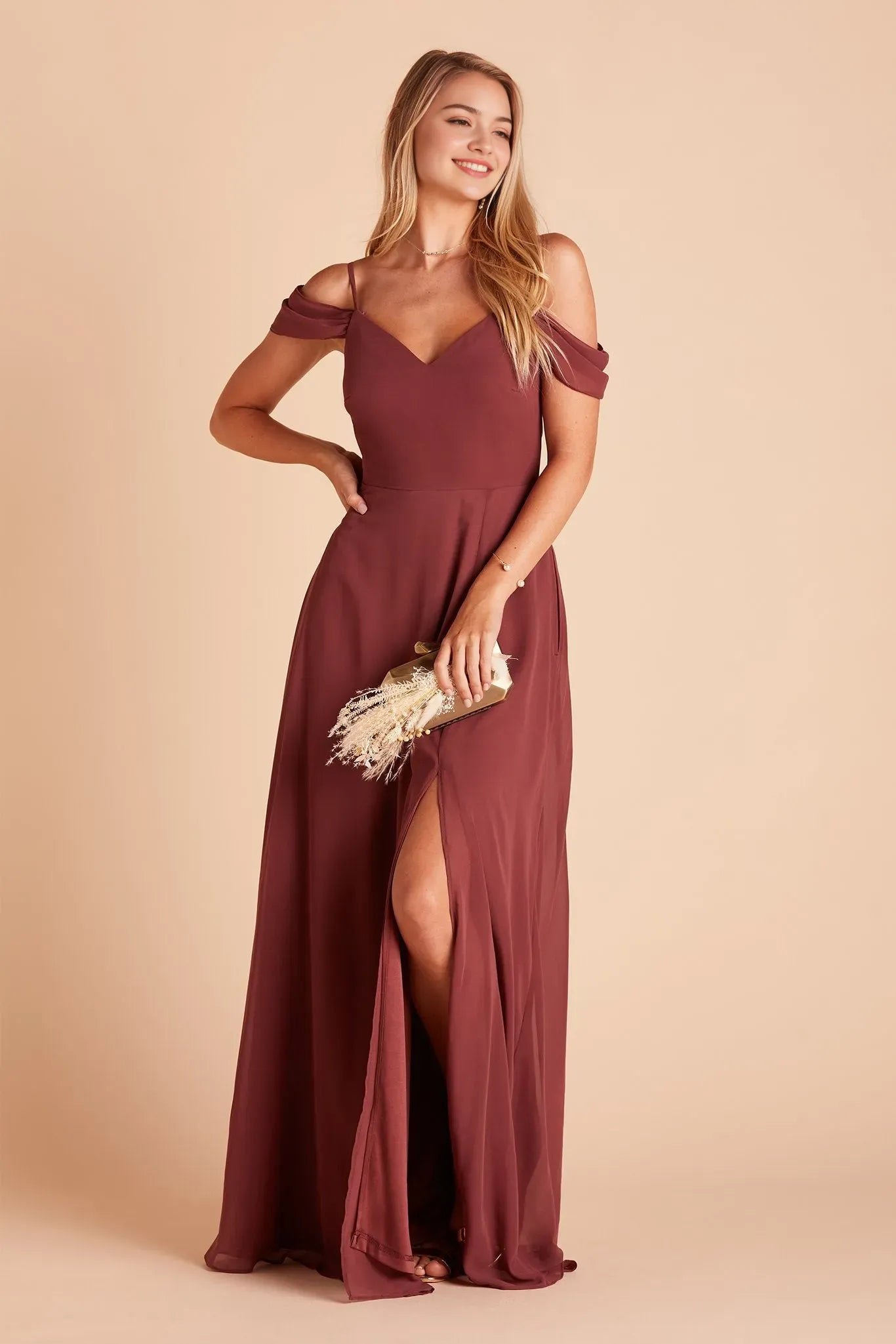 Edgy Burgundy Chiffon Cold Shoulder Prom Dress V Neck High Side Slit for Contemporary Runway - Inspired Formal Events